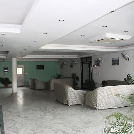 Kitchen Hut Hotel Nepalgunj Buitenkant foto