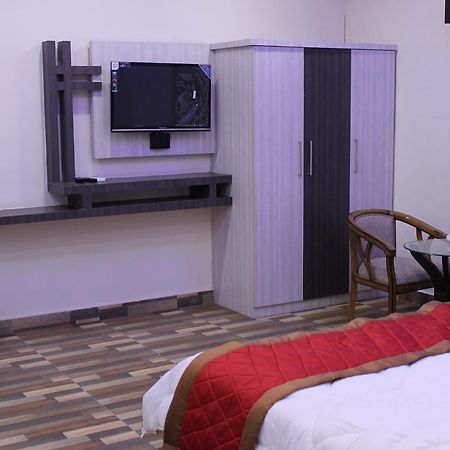 Kitchen Hut Hotel Nepalgunj Buitenkant foto