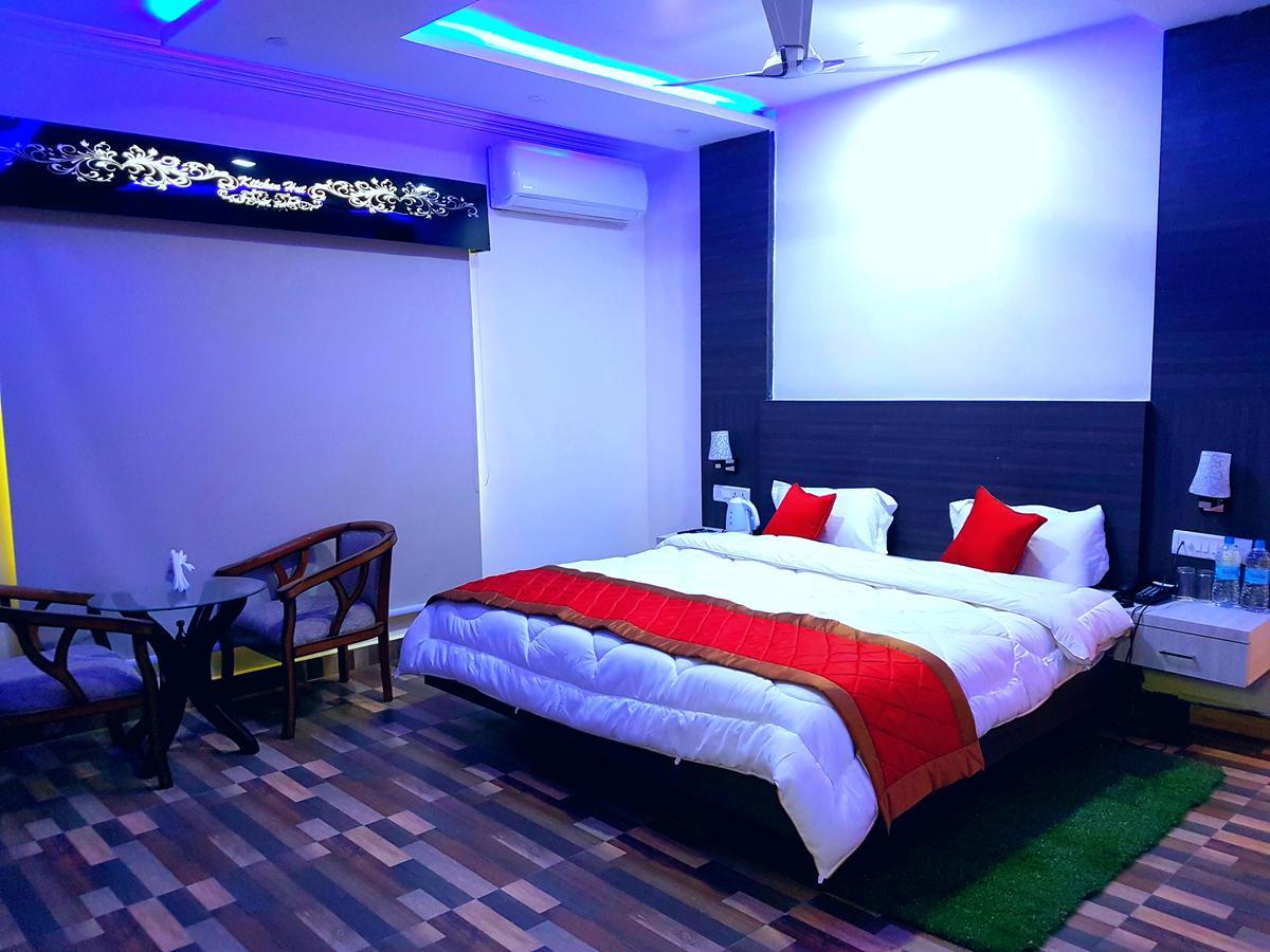 Kitchen Hut Hotel Nepalgunj Buitenkant foto