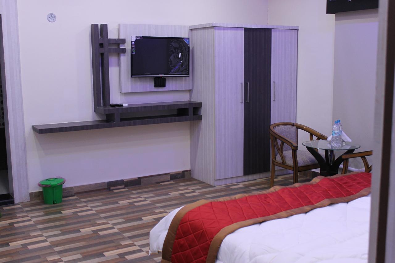 Kitchen Hut Hotel Nepalgunj Buitenkant foto