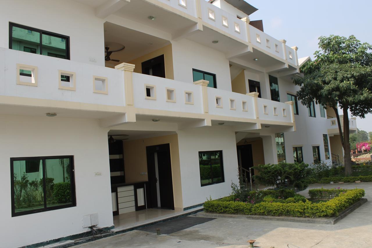 Kitchen Hut Hotel Nepalgunj Buitenkant foto